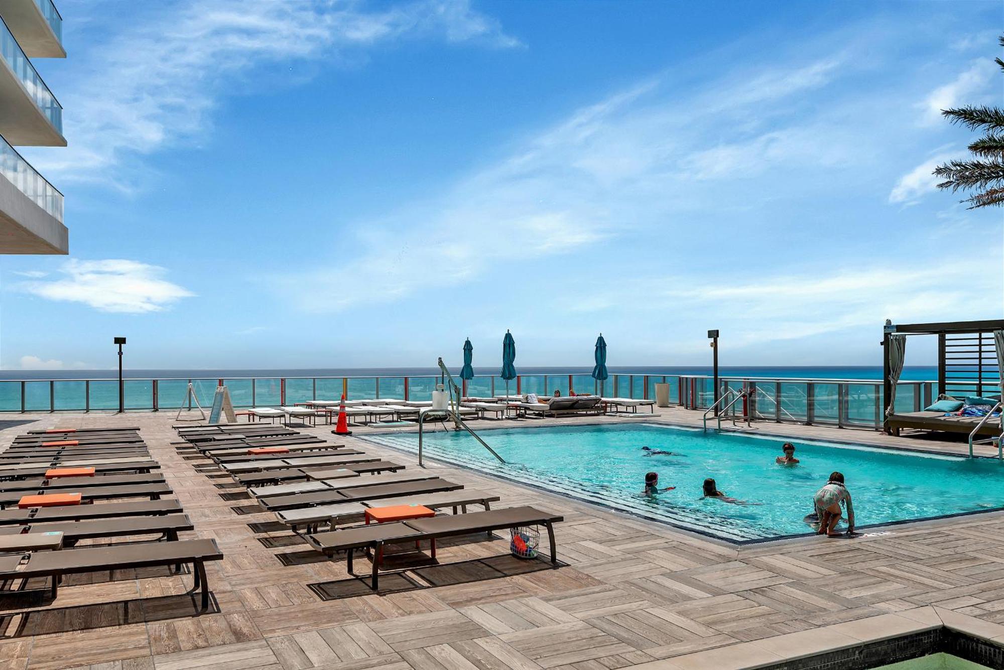 203-1Br/1Ba At The Beach Gem! Lux Amenities! Hollywood Kültér fotó